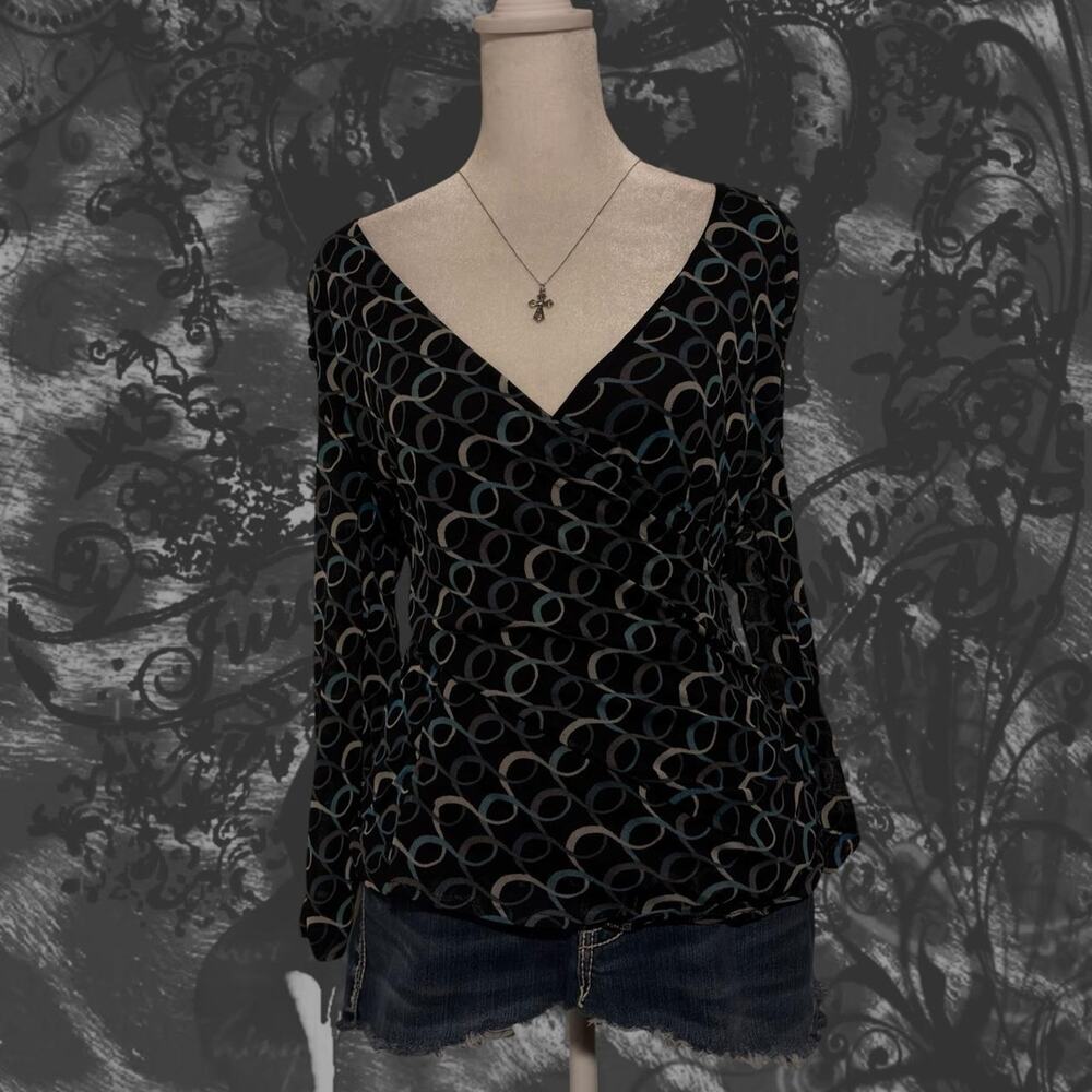 sleek black abstract interlocking oval chain-link deep v neck glam wrap top